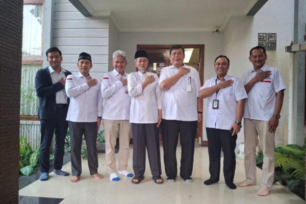 Dirut Bank Banten Dapat Nasihat dan Usulan Nama Gedung dari Kiai Embay